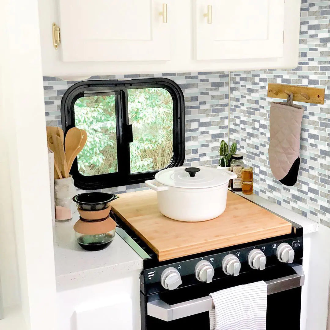 BUYSTICKTILES Linear Blend - Light Blue